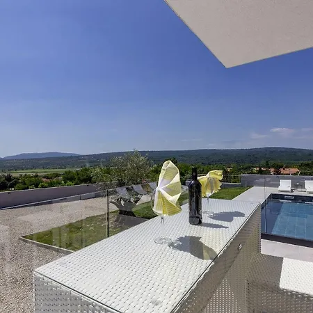 Mit Privatpool, Dart, Ping-pong, Outdoorkuche * Labin (Istria)