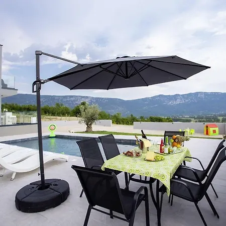 Vikendica Mit Privatpool, Dart, Ping-pong, Outdoorkuche Labin (Istria)