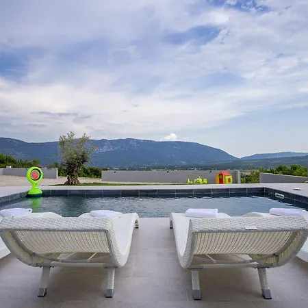 Mit Privatpool, Dart, Ping-pong, Outdoorkuche Vikendica Labin (Istria)