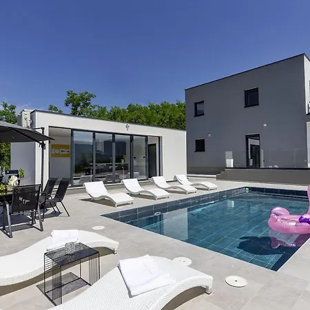 Mit Privatpool, Dart, Ping-pong, Outdoorkuche Vikendica